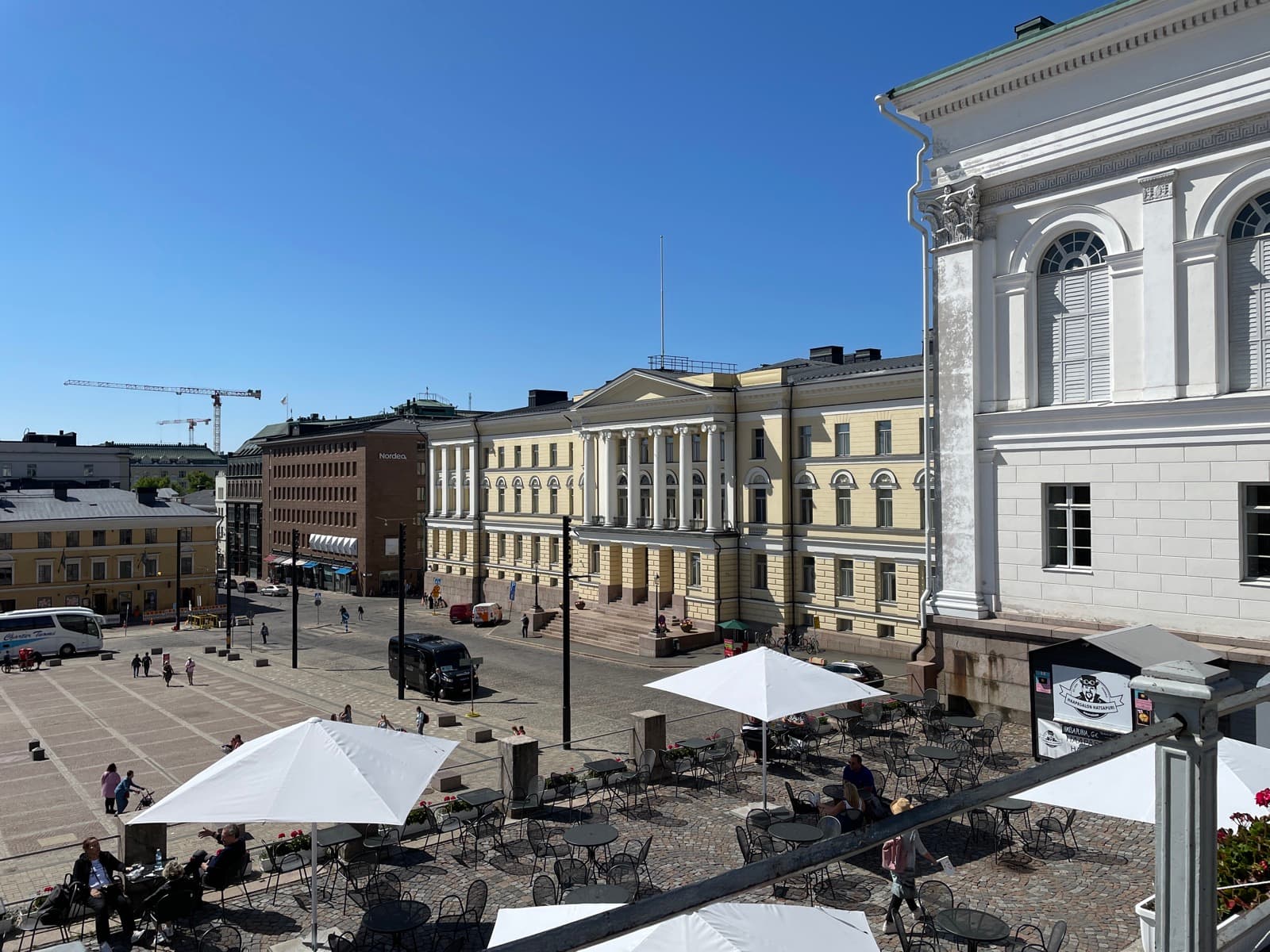 Das Hauptgebäude der Universität Helsinki am Senatsplatz