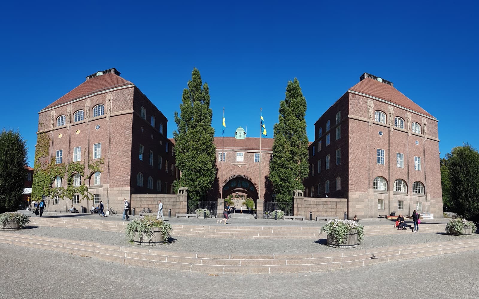 Der Eingangshof des KTH-Hauptcampus in Stockholm