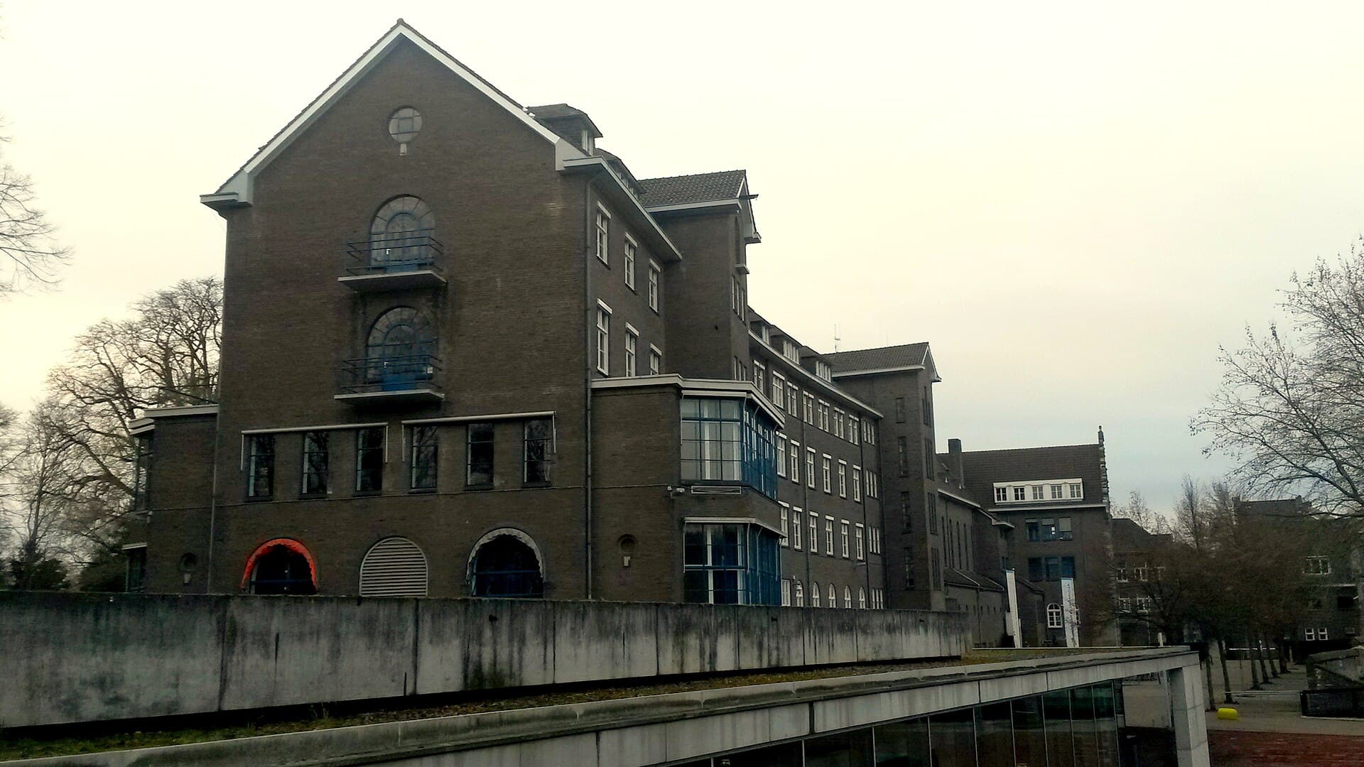 Ein Gebäude der Universität Maastricht an der Tongersestraat